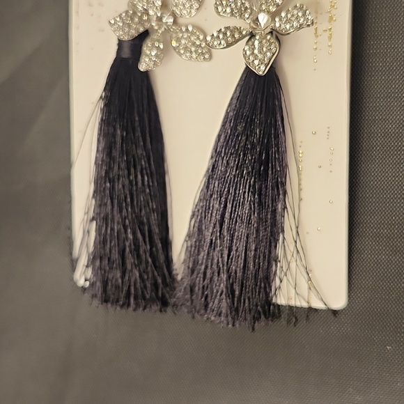 BRAND NEW MAYREW FLOWER RHINESTONE TASSEL DECOR EARRINGS - Picture 8 of 10
